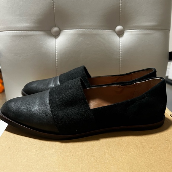 ED Ellen Degeneres Karlin black flat slip on shoe. Size 7.5 - Picture 6 of 9
